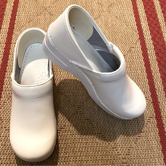 DANSkO LT Pro White Box Leather Slip On Clogs - Picture 2 of 6